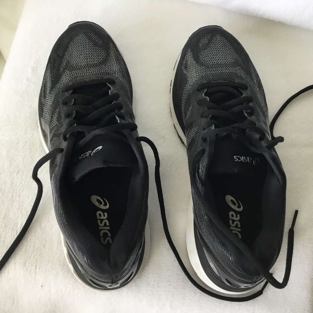 Women’s ASICS Gel Nimbus 19,  Black/Charcoal, Size 8 Wide